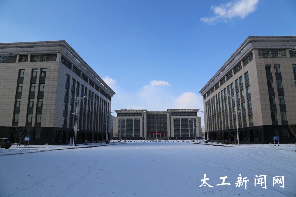 校园雪景组图太原工业学院