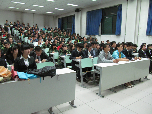 设计艺术系召开新生入学教育大会-太原工业学院